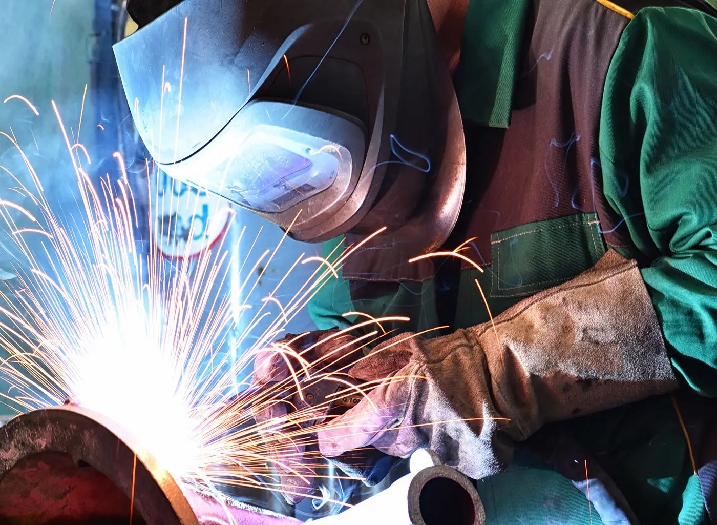 person am schweißen